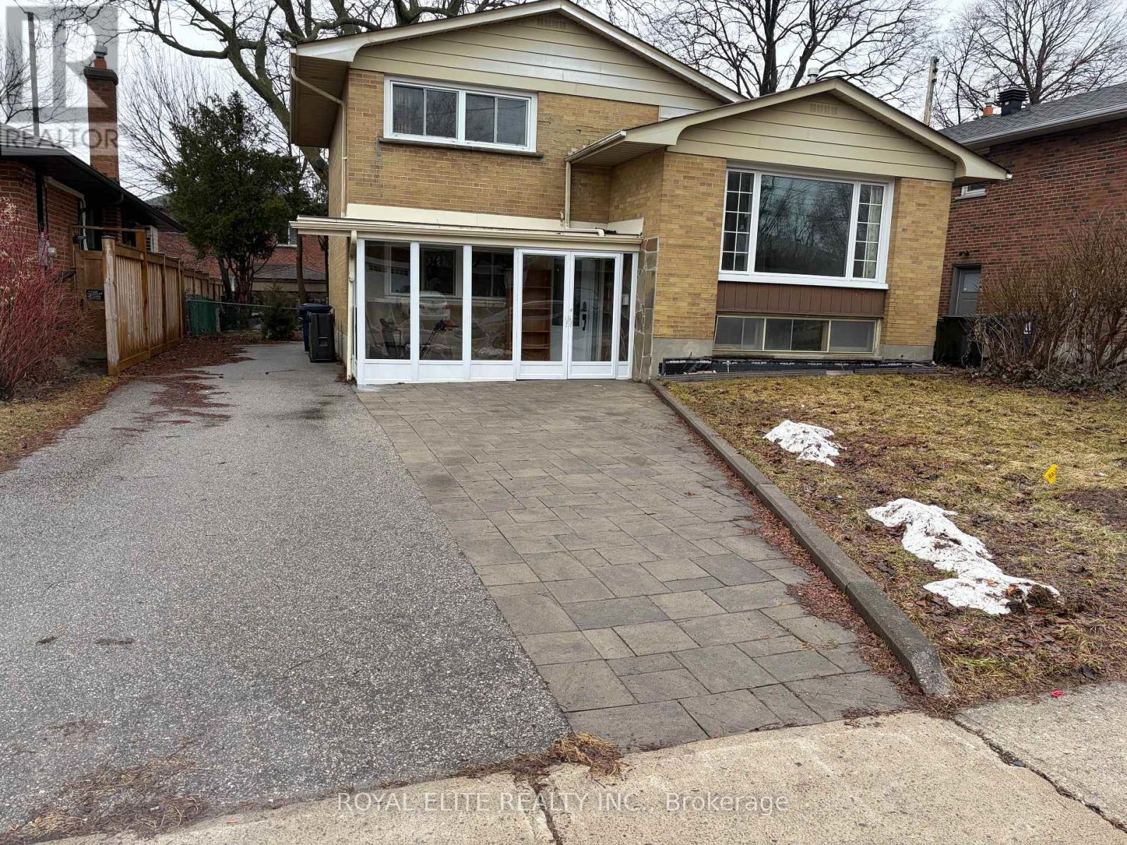 20 SHREWSBURY SQUARE, Toronto, Ontario