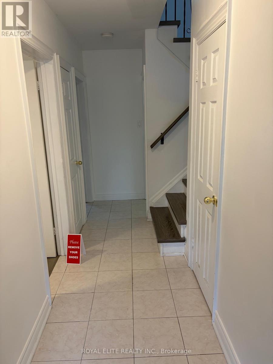 20 Shrewsbury Square, Toronto, Ontario  M1T 1L2 - Photo 2 - E12907594