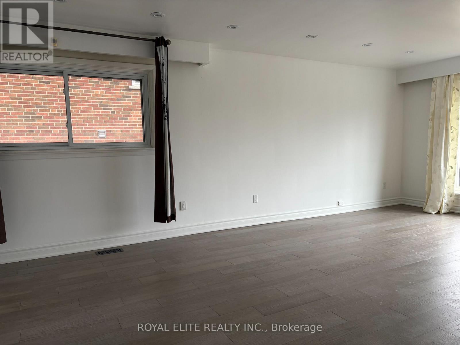 20 Shrewsbury Square, Toronto, Ontario  M1T 1L2 - Photo 3 - E12907594