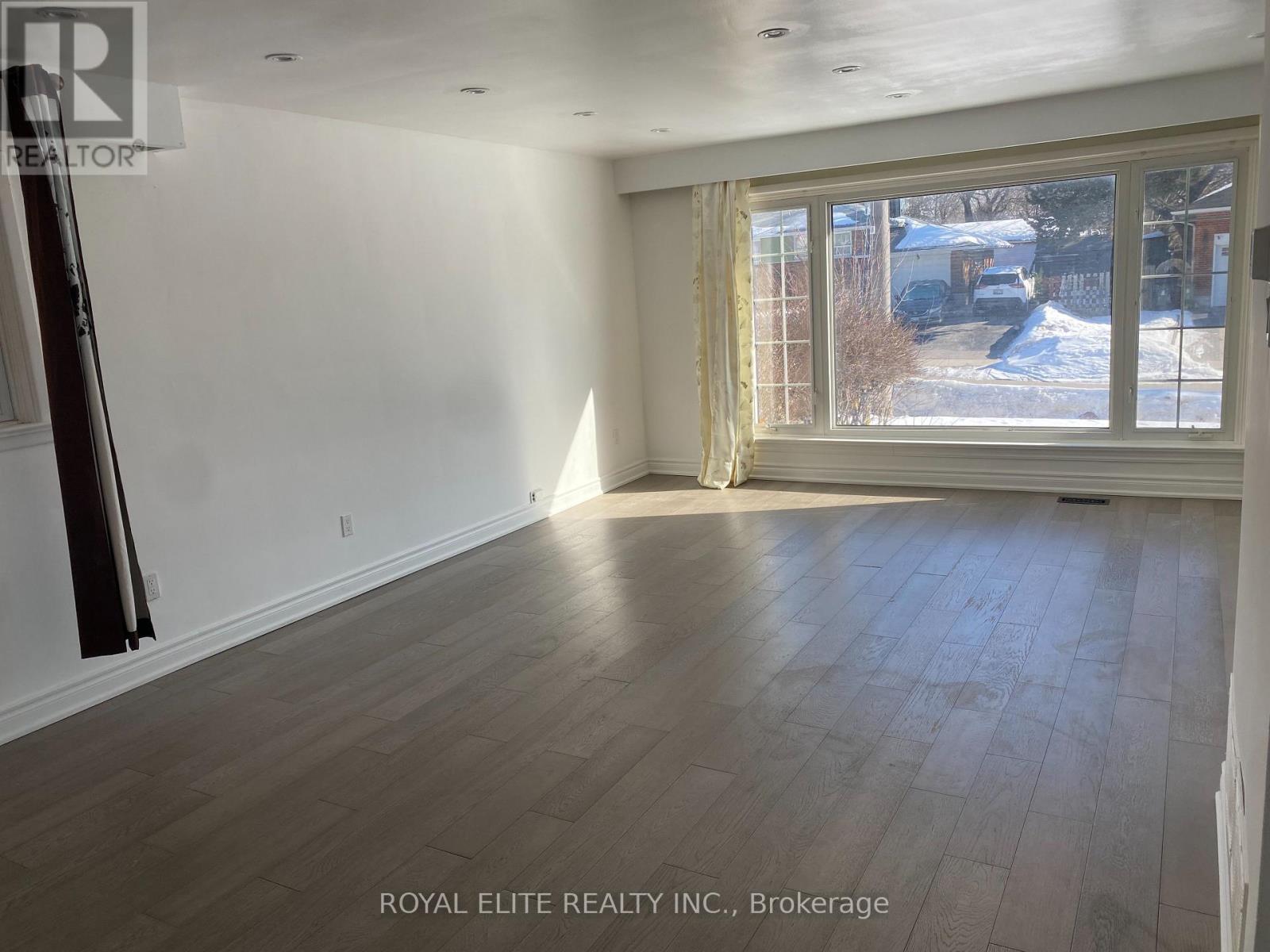 20 Shrewsbury Square, Toronto, Ontario  M1T 1L2 - Photo 4 - E12907594