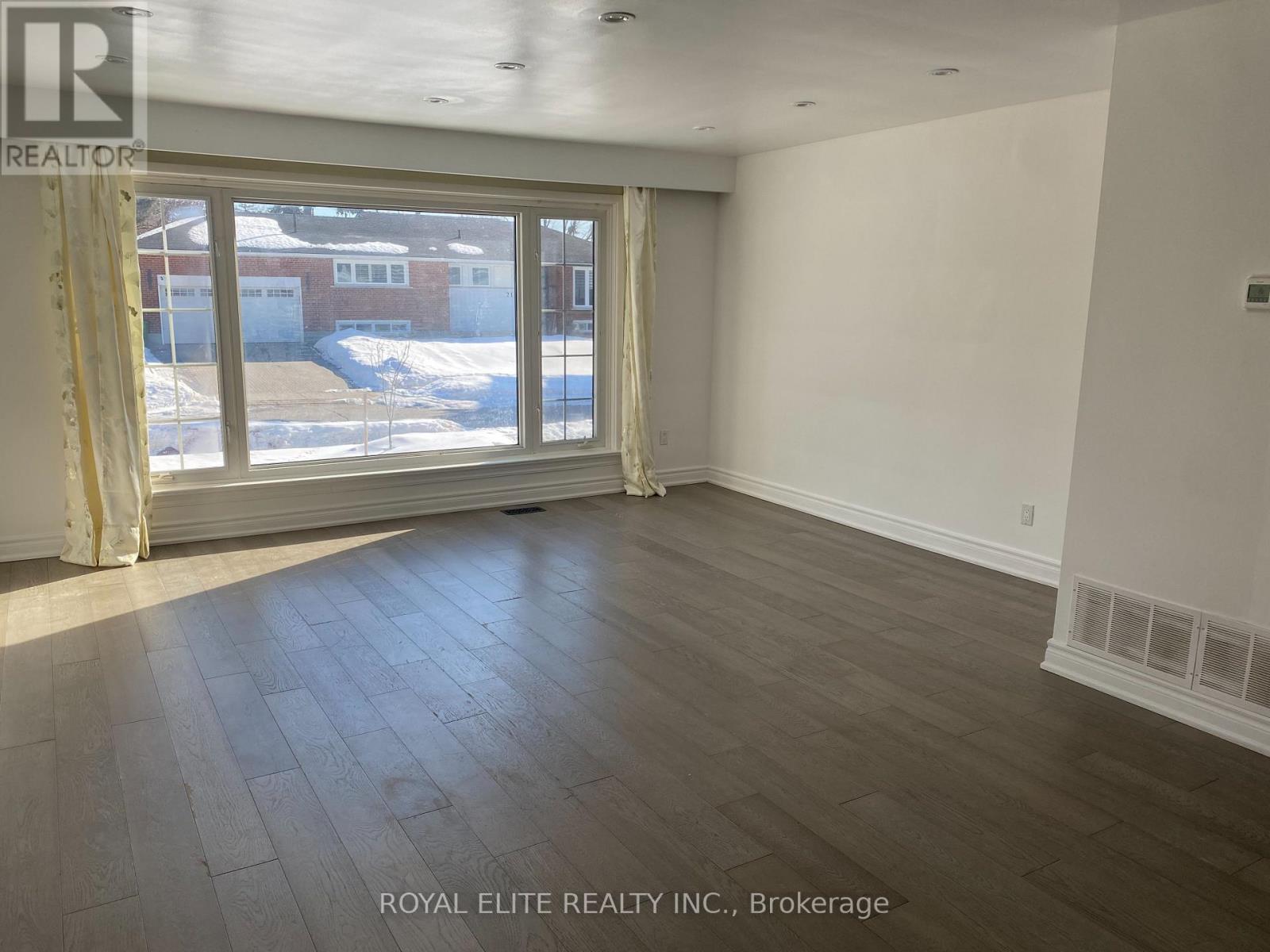 20 Shrewsbury Square, Toronto, Ontario  M1T 1L2 - Photo 5 - E12907594