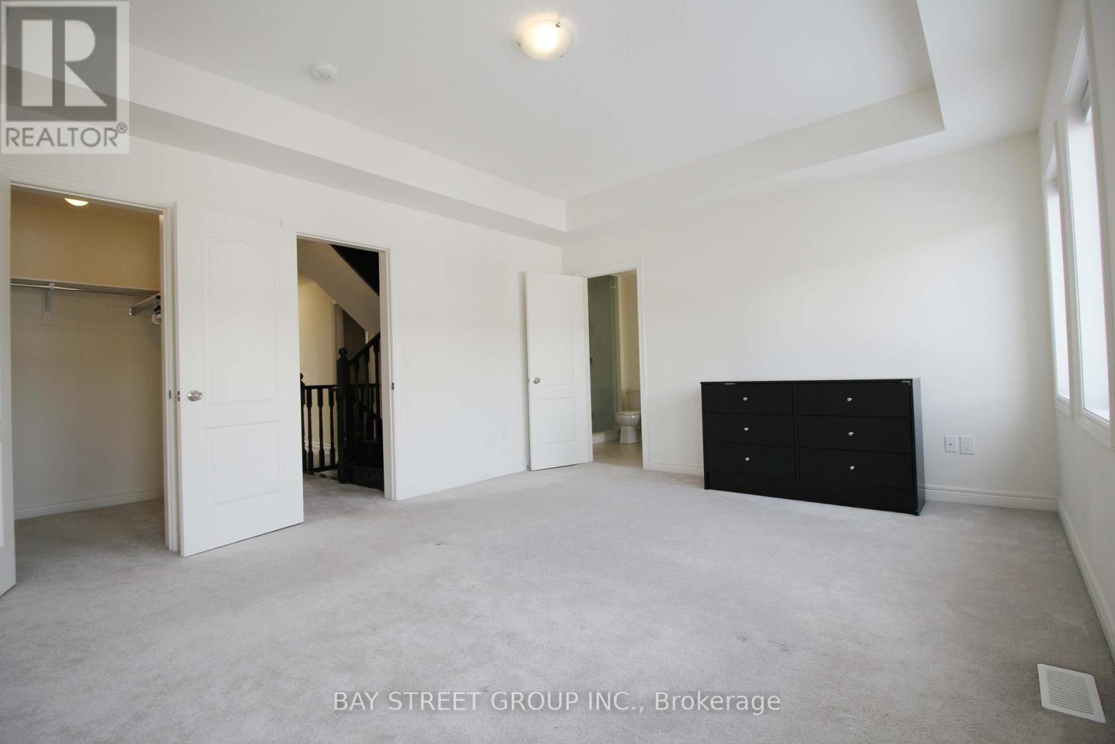 3903 Tufgar Crescent, Burlington, Ontario  L7M 1N7 - Photo 8 - W12907602