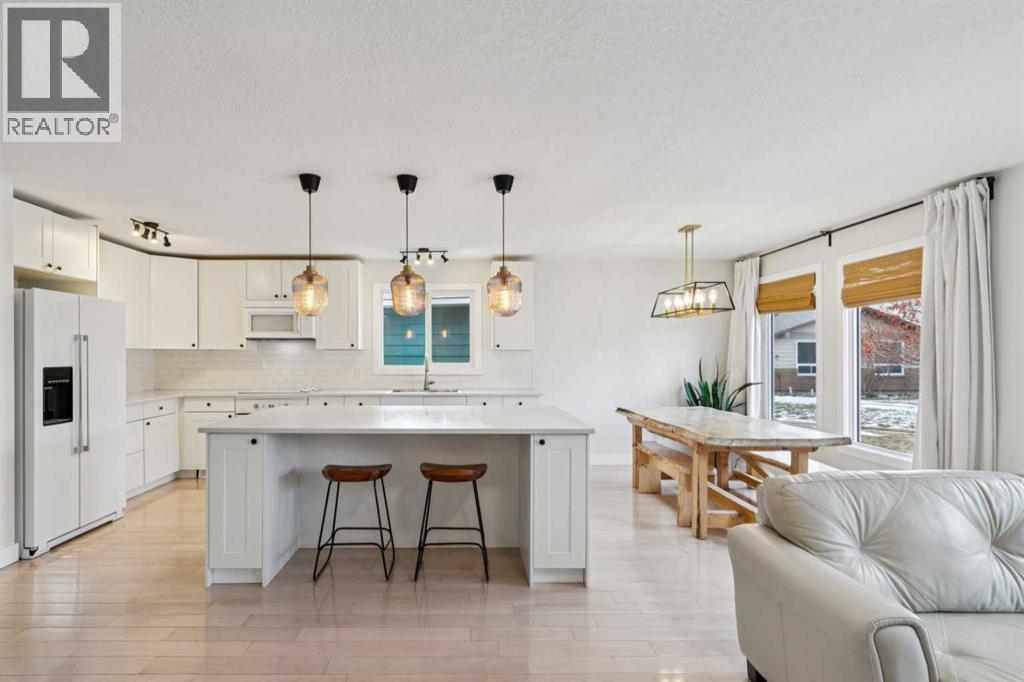 44 Shawcliffe Bay SW, Calgary, Alberta  T2Y 1H1 - Photo 12 - A2293815