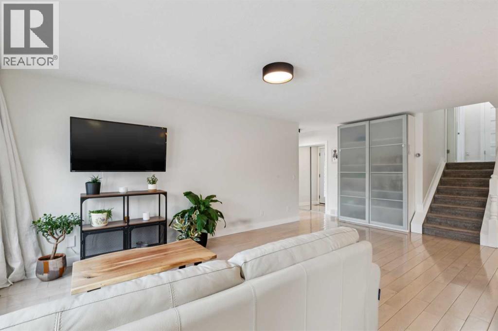 44 Shawcliffe Bay SW, Calgary, Alberta  T2Y 1H1 - Photo 10 - A2293815