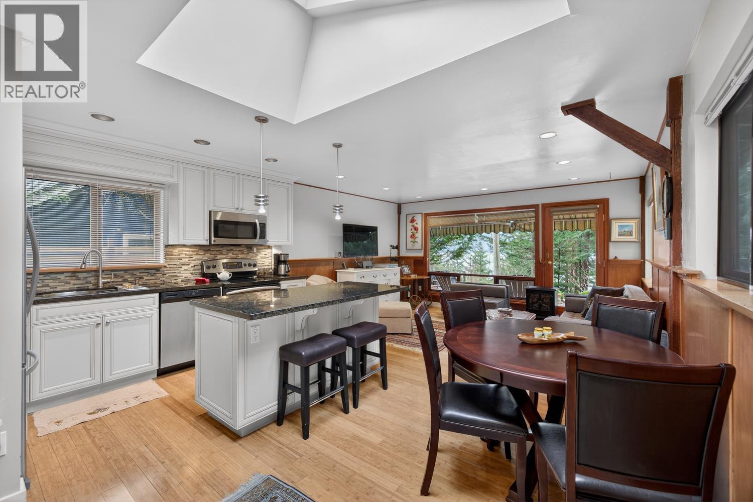 1309 OCEANVIEW ROAD, Bowen Island, British Columbia