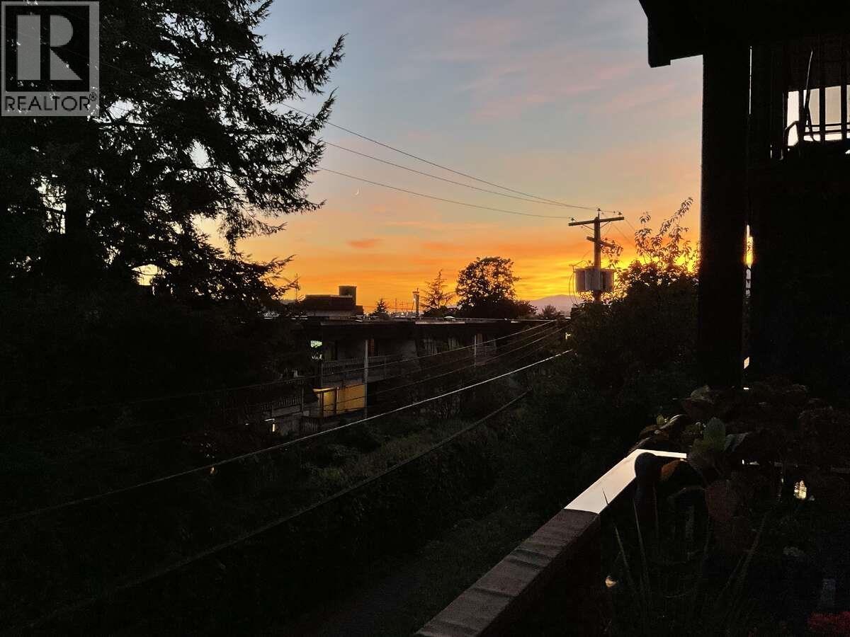 203 211 W 3rd Street, North Vancouver, British Columbia  V7M 1E9 - Photo 15 - R3102173