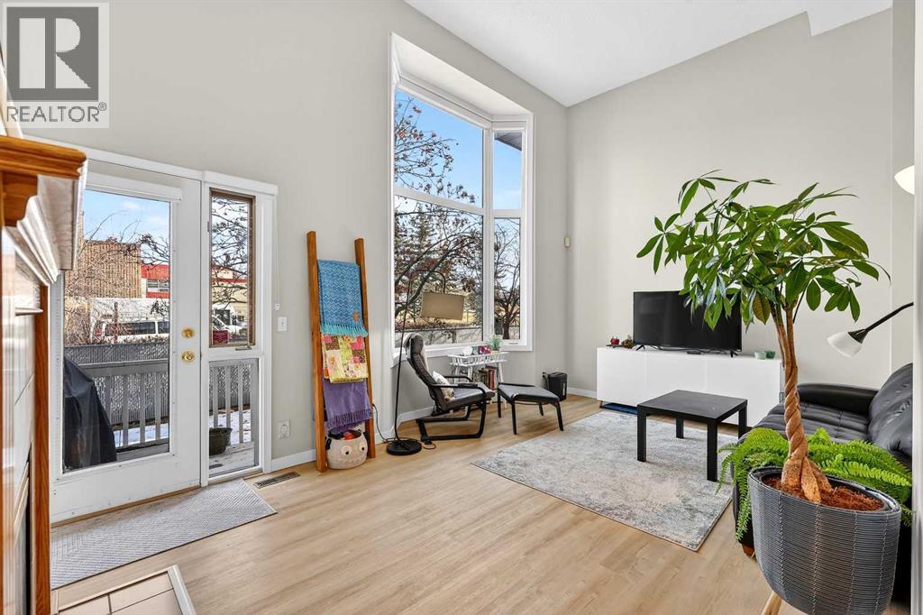 72 Glenbrook Villas SW, Calgary, Alberta  T3E 7E8 - Photo 4 - A2282657