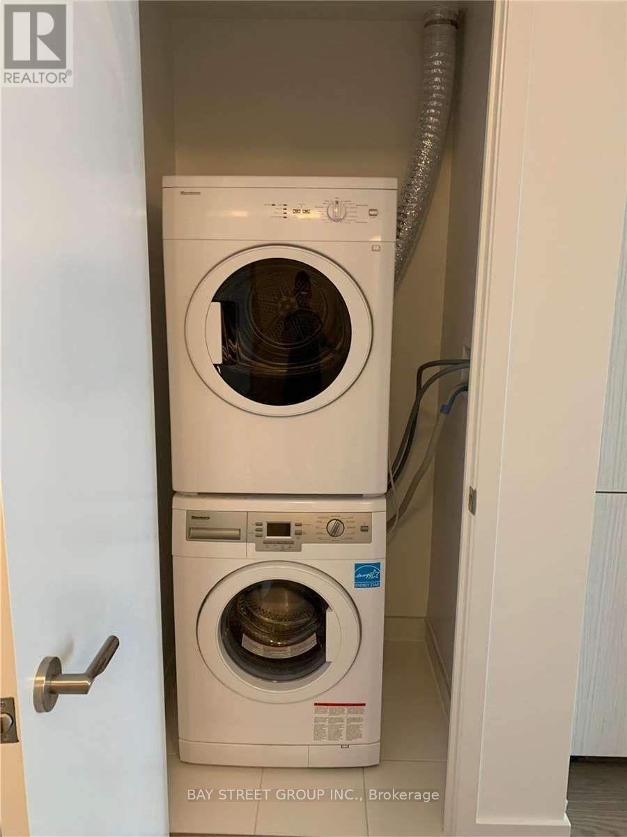 614 - 11 Wellesley Street W, Toronto, Ontario  M4Y 1E8 - Photo 11 - C12907618