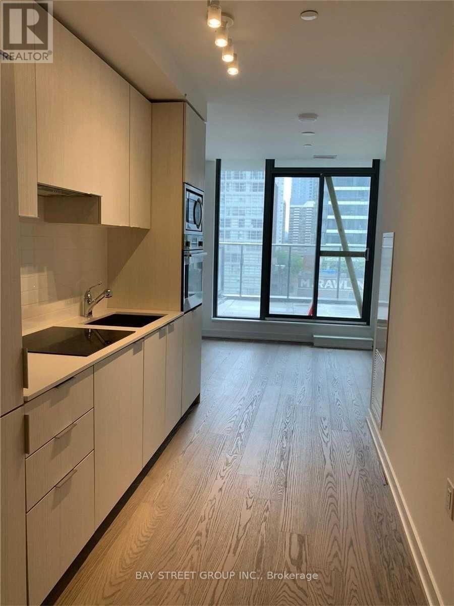 614 - 11 Wellesley Street W, Toronto, Ontario  M4Y 1E8 - Photo 5 - C12907618