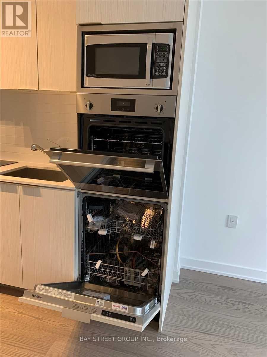 614 - 11 Wellesley Street W, Toronto, Ontario  M4Y 1E8 - Photo 6 - C12907618