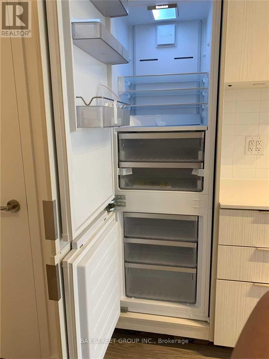 614 - 11 Wellesley Street W, Toronto, Ontario  M4Y 1E8 - Photo 8 - C12907618