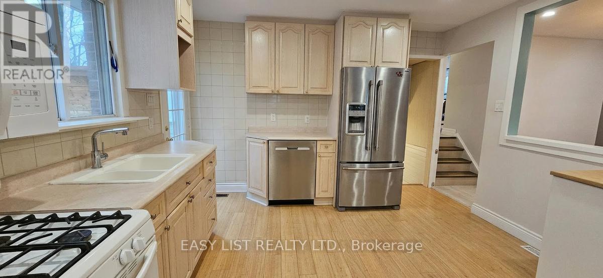 1320 Odessa Crescent, Oakville, Ontario  L6H 1R8 - Photo 10 - W12907610