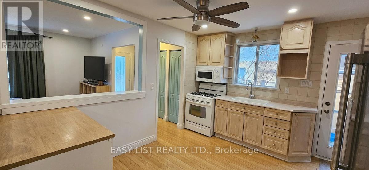 1320 Odessa Crescent, Oakville, Ontario  L6H 1R8 - Photo 11 - W12907610