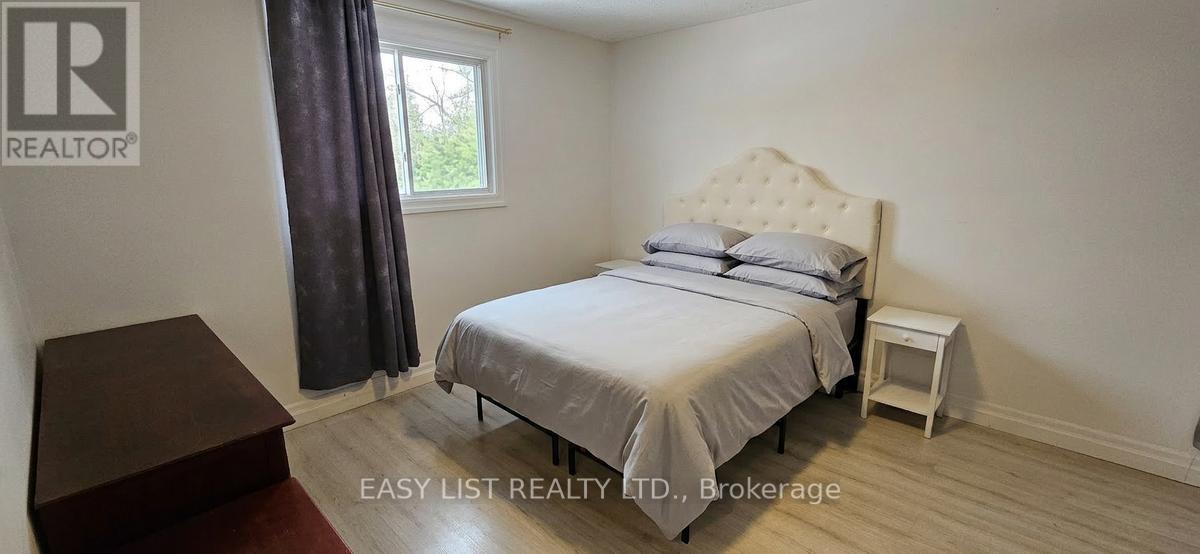 1320 Odessa Crescent, Oakville, Ontario  L6H 1R8 - Photo 13 - W12907610