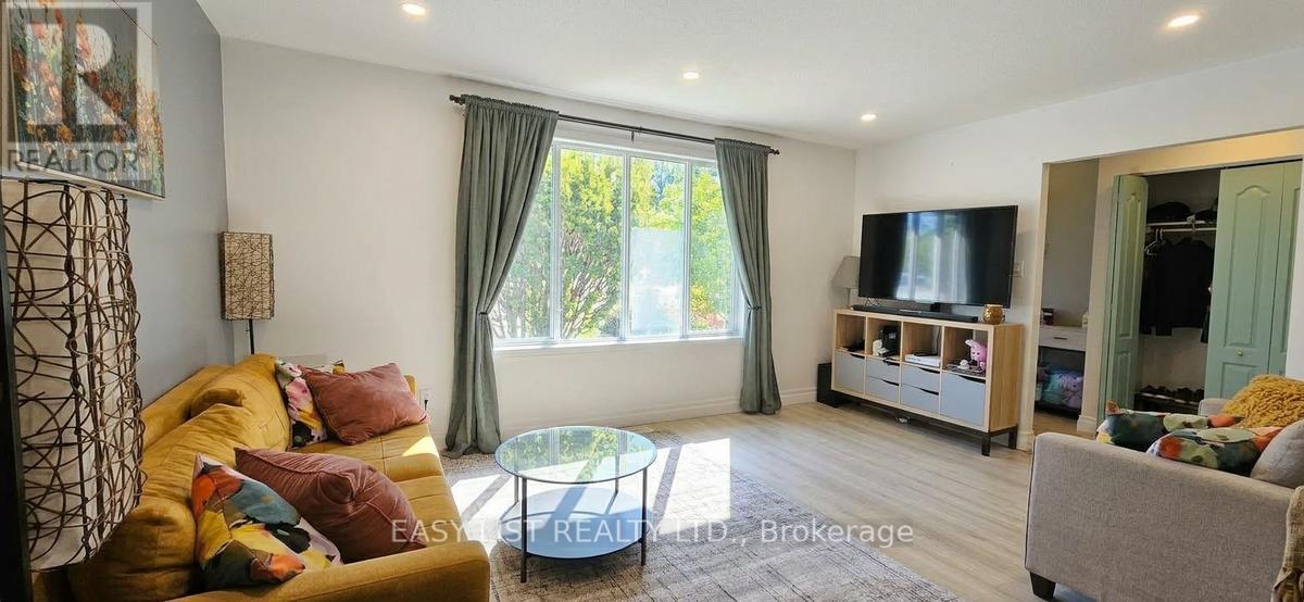 1320 Odessa Crescent, Oakville, Ontario  L6H 1R8 - Photo 4 - W12907610