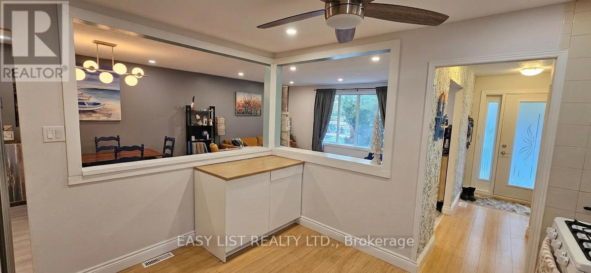 1320 Odessa Crescent, Oakville, Ontario  L6H 1R8 - Photo 9 - W12907610