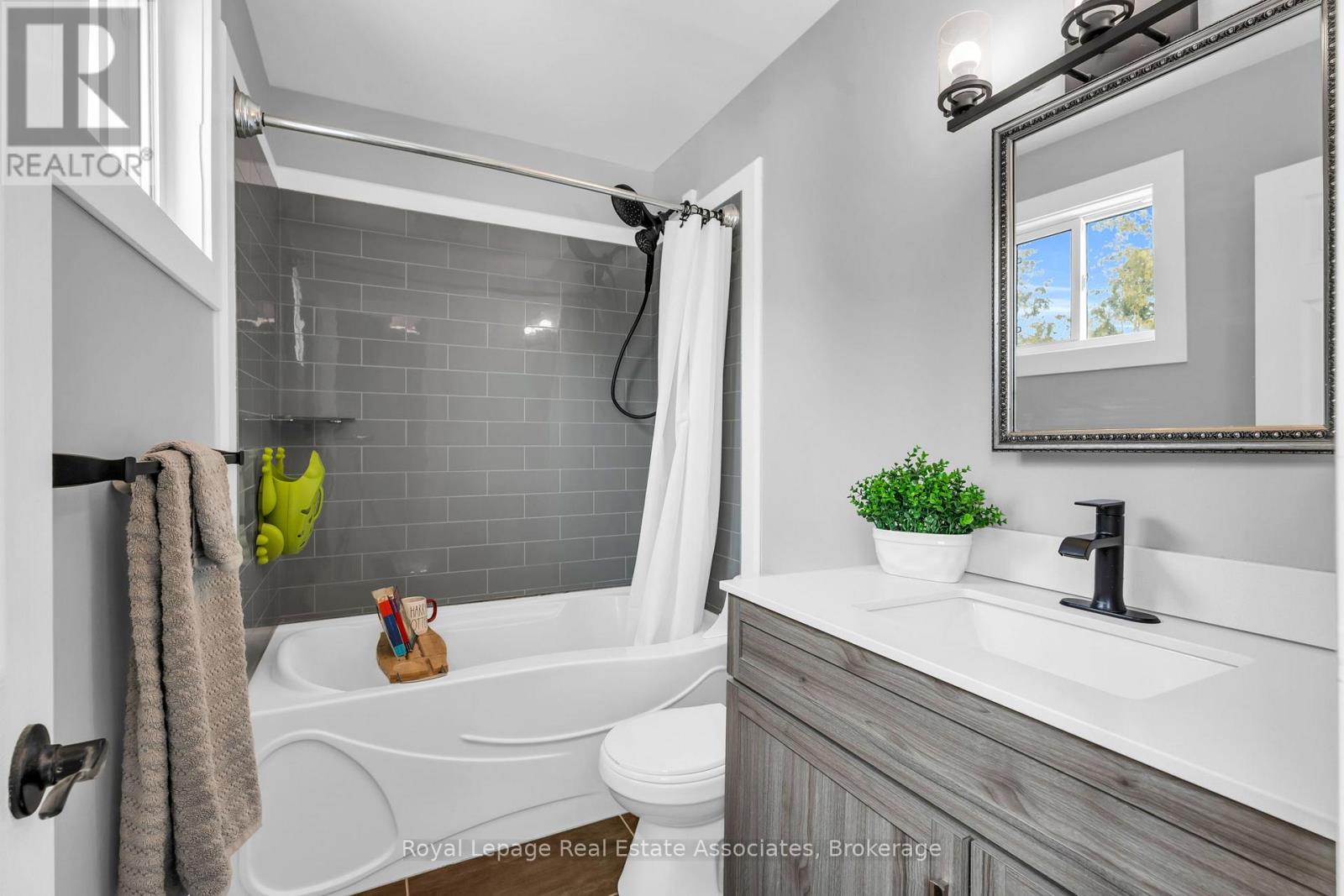 112 Susan Street, Shelburne, Ontario  L9V 2W7 - Photo 21 - X12805610