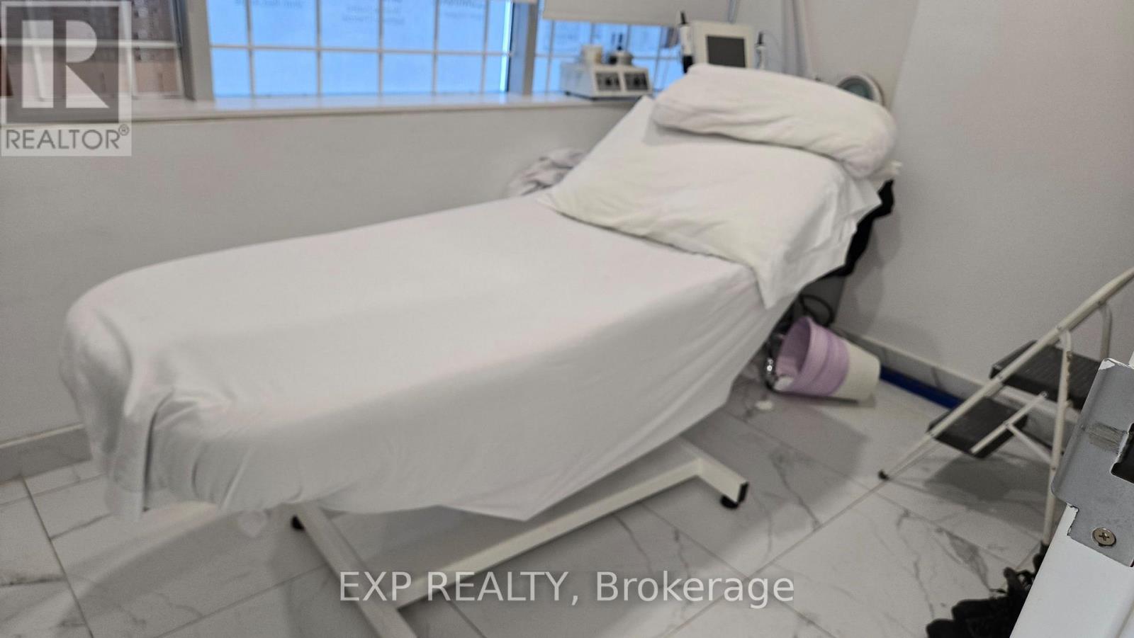 1 - 1903 Ironoak Way, Oakville, Ontario  L6H 0N1 - Photo 14 - W12907628