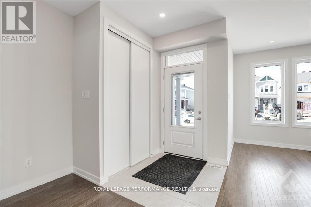 522 Oldenburg Avenue, Ottawa, Ontario  K0A 2Z0 - Photo 2 - X12907644