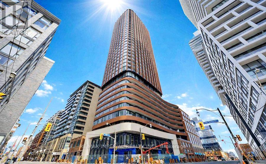 2107 - 180 FRONT STREET, Toronto, Ontario