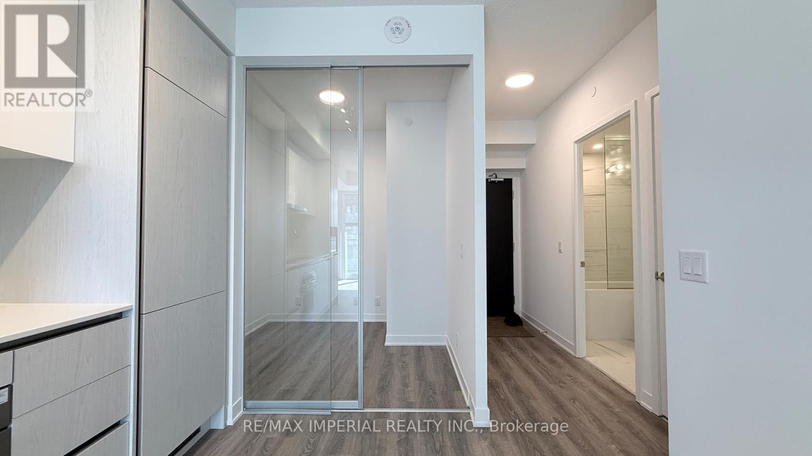 2107 - 180 Front Street, Toronto, Ontario  M5A 0K9 - Photo 9 - C12859832