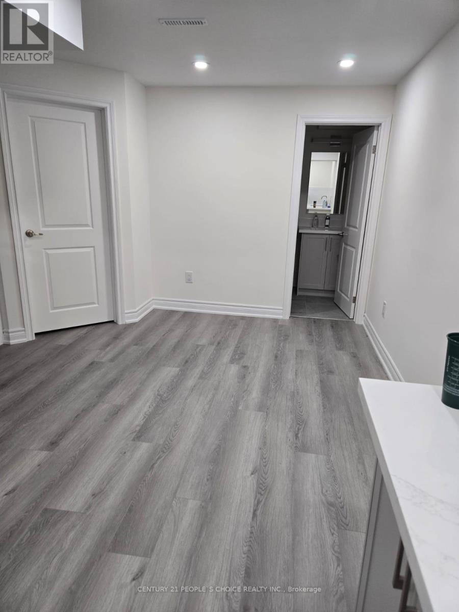 1305 Brandon Terrace, Milton, Ontario  L9T 7R3 - Photo 6 - W12907648