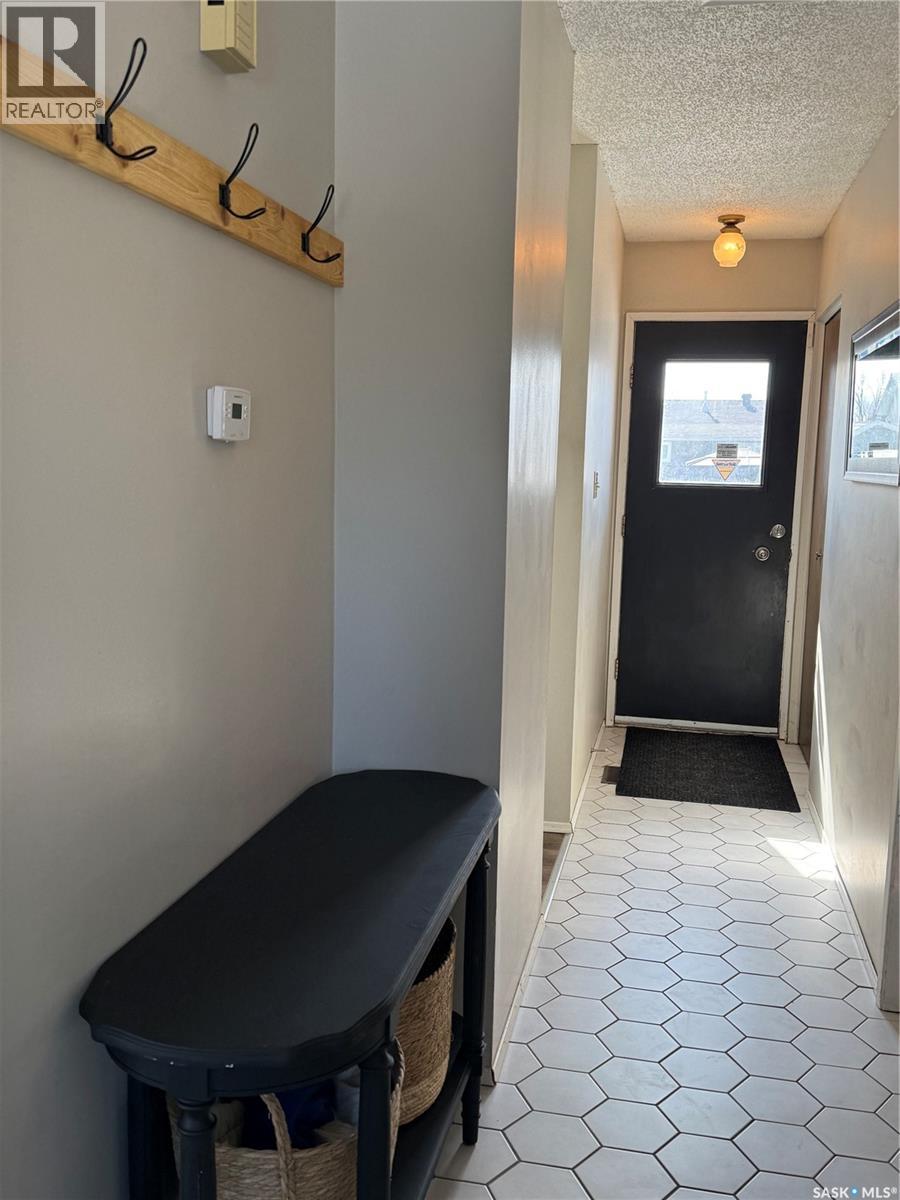 59 Mcdougall Crescent, Saskatoon, Saskatchewan  S7L 5B9 - Photo 5 - SK031023