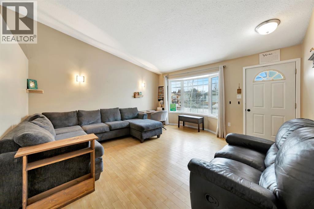 207 3rd Avenue E, Neilburg, Saskatchewan  S0M 2C0 - Photo 3 - A2294907