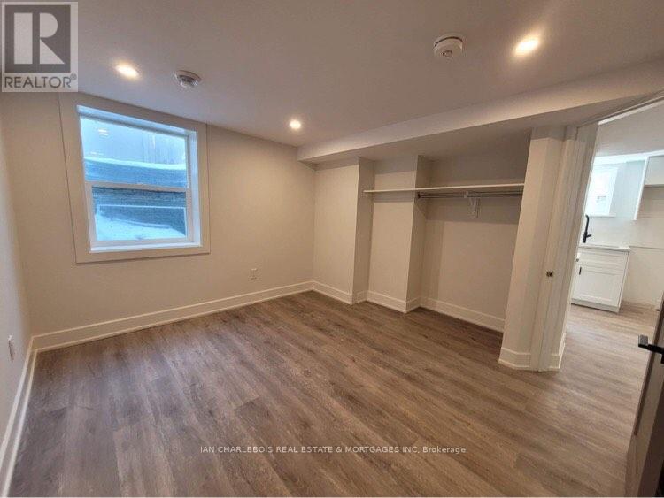 B - 814 Smyth Road, Ottawa, Ontario  K1G 1P3 - Photo 12 - X12907656