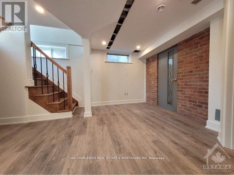 B - 814 Smyth Road, Ottawa, Ontario  K1G 1P3 - Photo 4 - X12907656