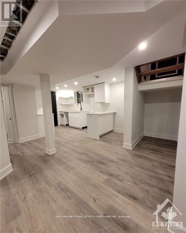 B - 814 Smyth Road, Ottawa, Ontario  K1G 1P3 - Photo 5 - X12907656