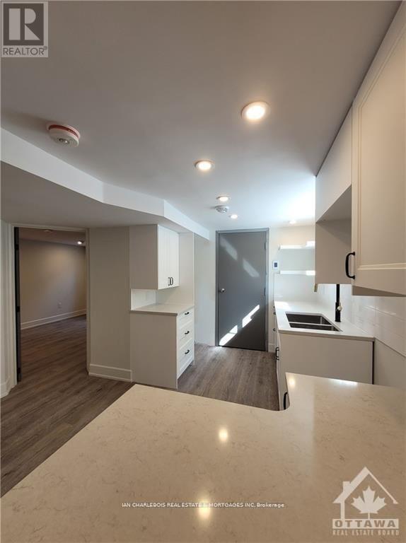B - 814 Smyth Road, Ottawa, Ontario  K1G 1P3 - Photo 6 - X12907656