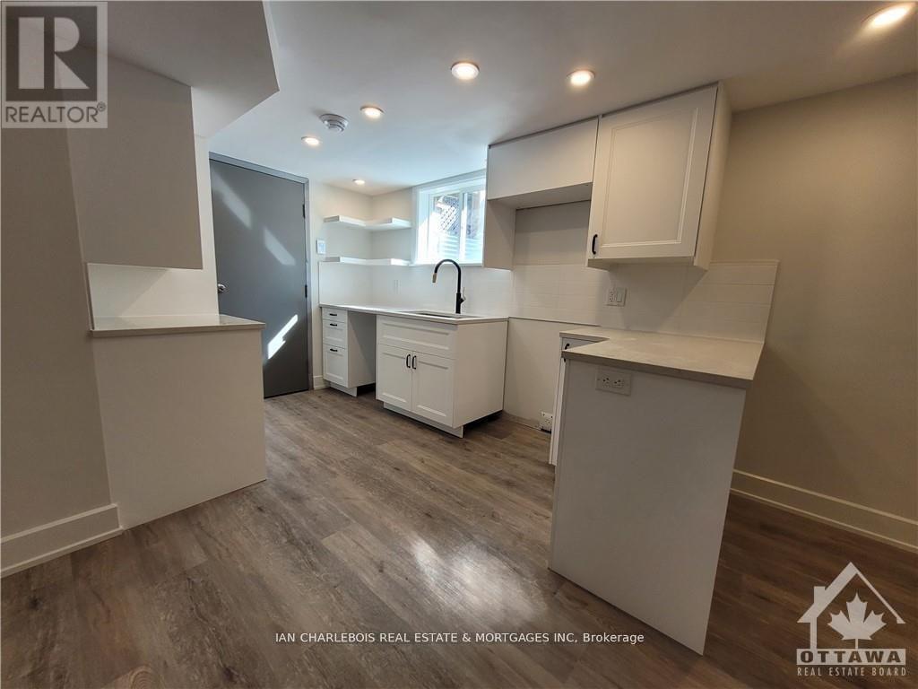 B - 814 Smyth Road, Ottawa, Ontario  K1G 1P3 - Photo 7 - X12907656