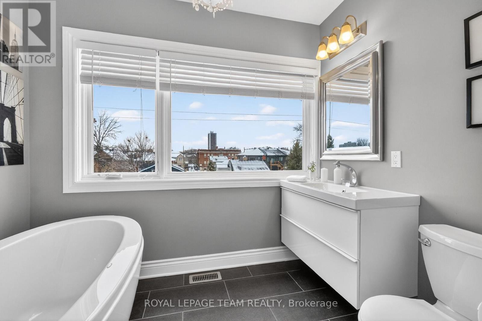 A - 142 A Queen Mary Street, Ottawa, Ontario  K1K 1X5 - Photo 35 - X12907670