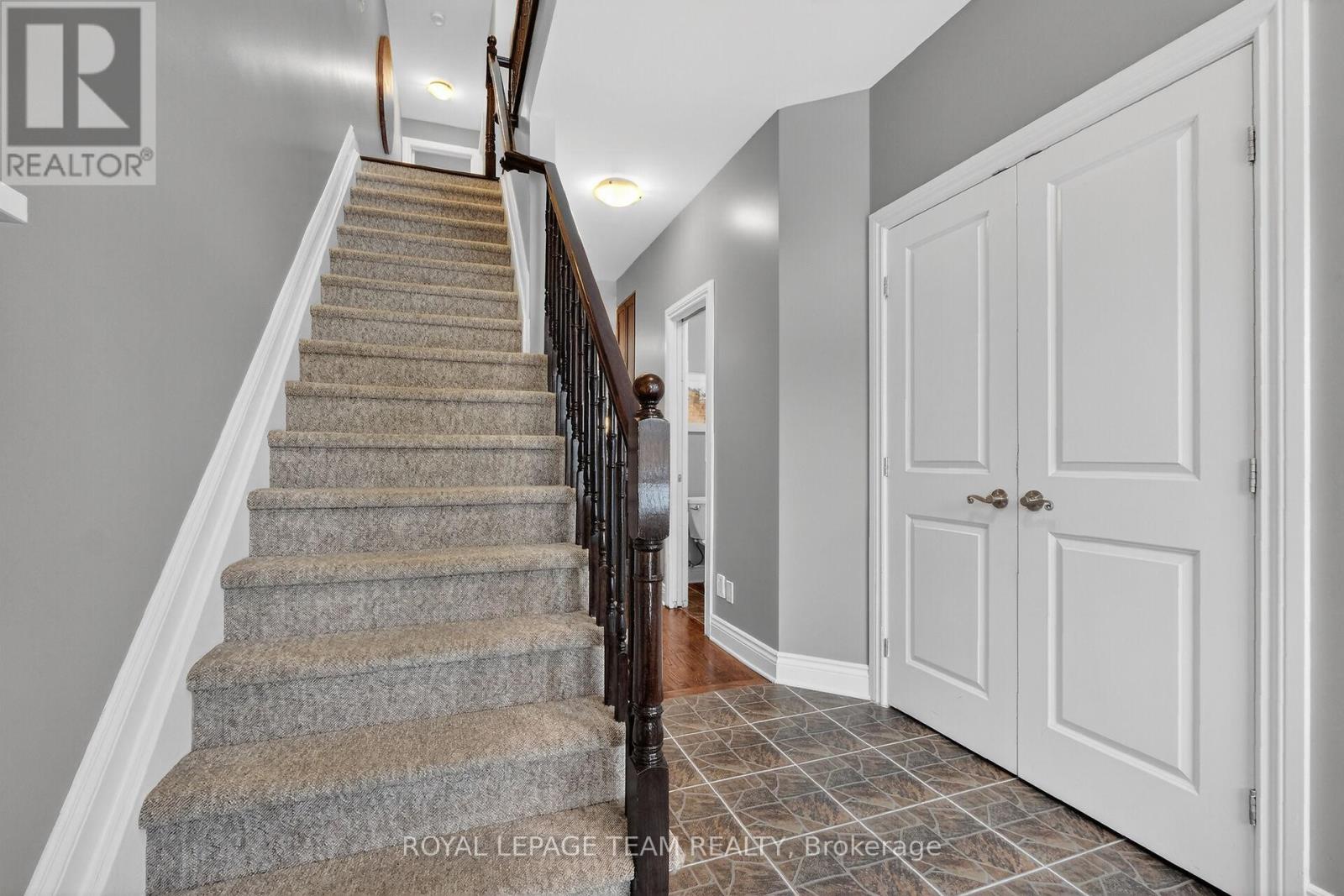 A - 142 A Queen Mary Street, Ottawa, Ontario  K1K 1X5 - Photo 4 - X12907670