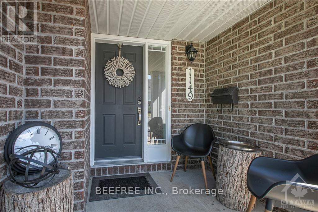 1149 Halton Terrace S, Ottawa, Ontario  K2W 1G9 - Photo 3 - X12907674