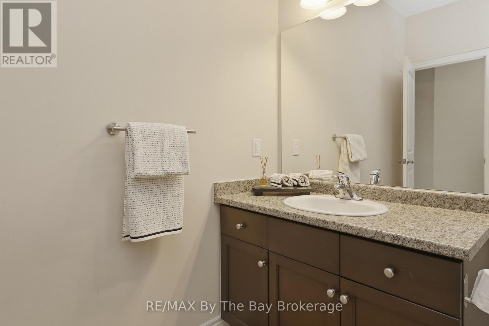 126 Delphi Lane, Blue Mountains, Ontario  N0H 1J0 - Photo 16 - X12907654