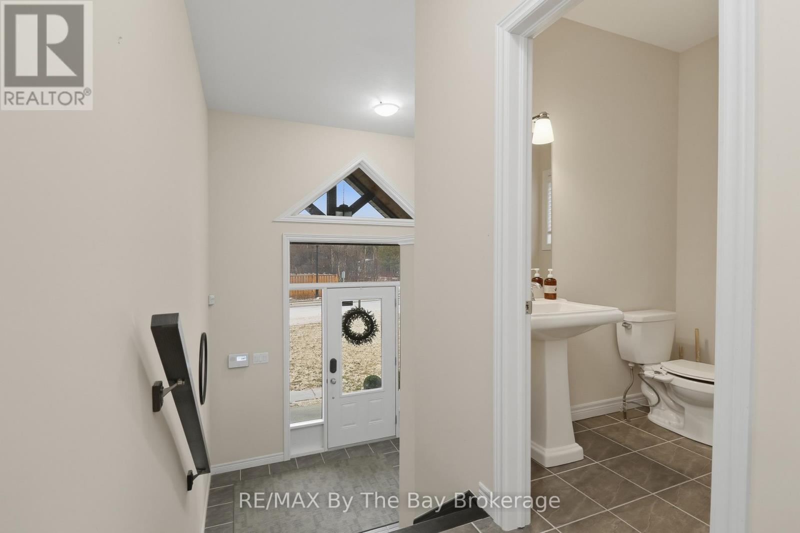 126 Delphi Lane, Blue Mountains, Ontario  N0H 1J0 - Photo 4 - X12907654