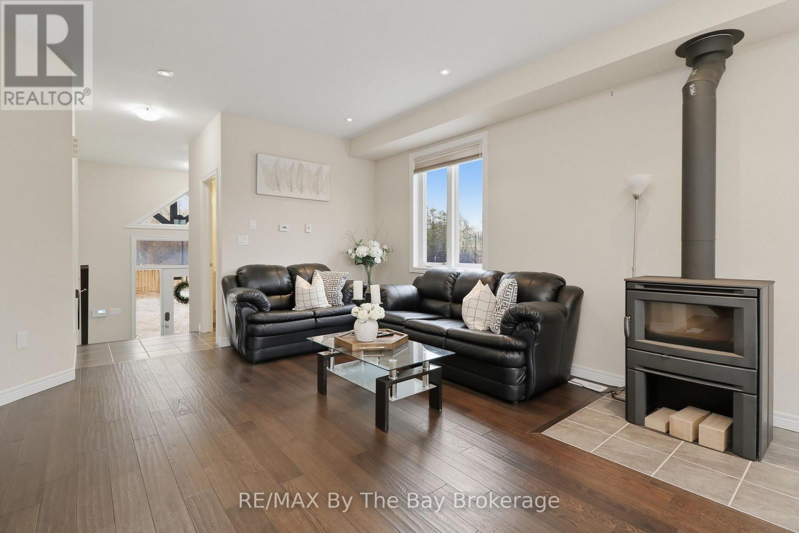 126 Delphi Lane, Blue Mountains, Ontario  N0H 1J0 - Photo 5 - X12907654