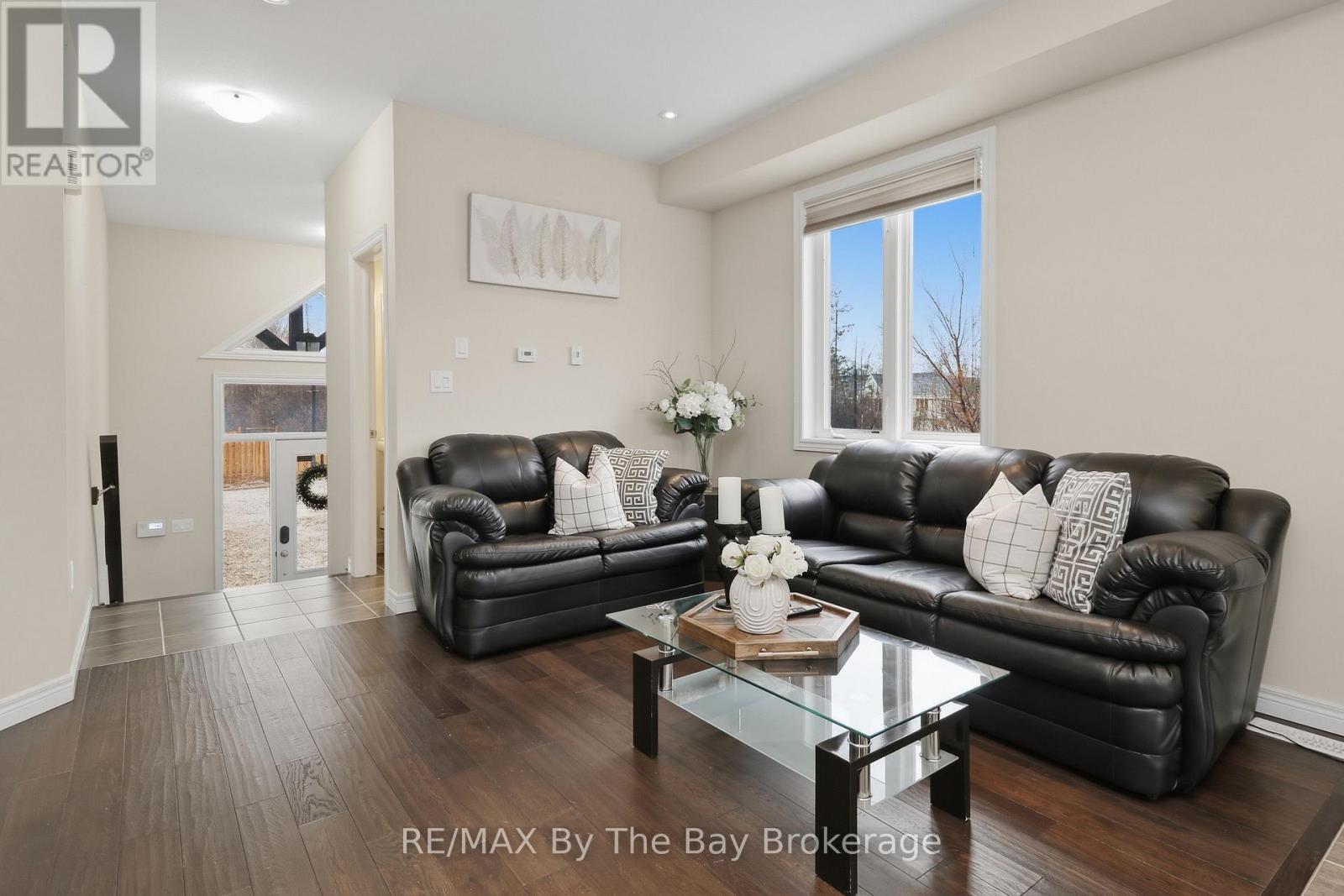 126 Delphi Lane, Blue Mountains, Ontario  N0H 1J0 - Photo 8 - X12907654