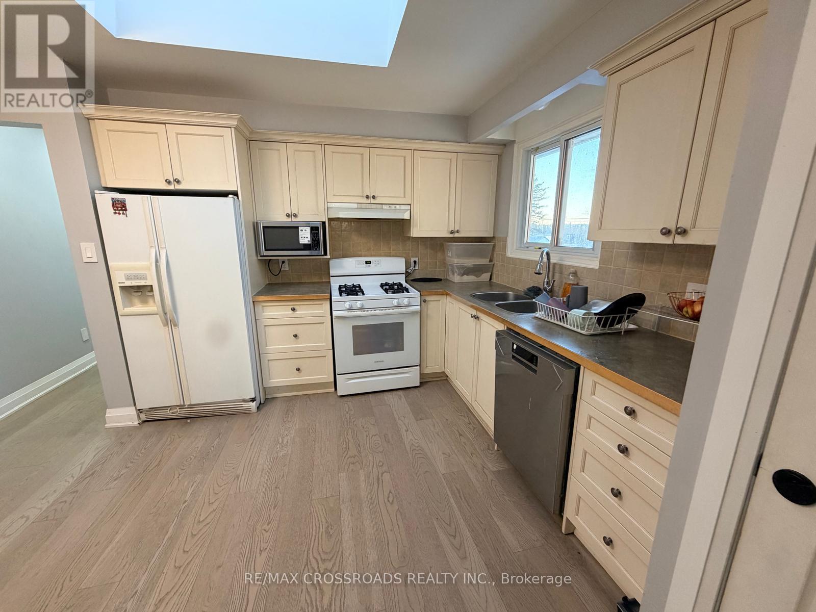 804 Fairview Avenue, Pickering, Ontario  L1W 1M8 - Photo 5 - E12907658