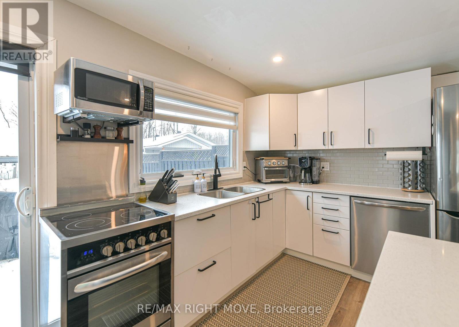 46 Osborne Street, Tay, Ontario  L0K 2A0 - Photo 13 - S12907660