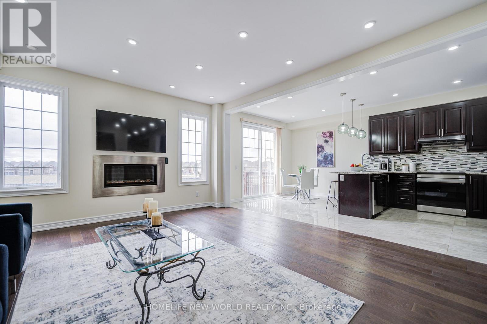 88 ROTH STREET, Aurora, Ontario