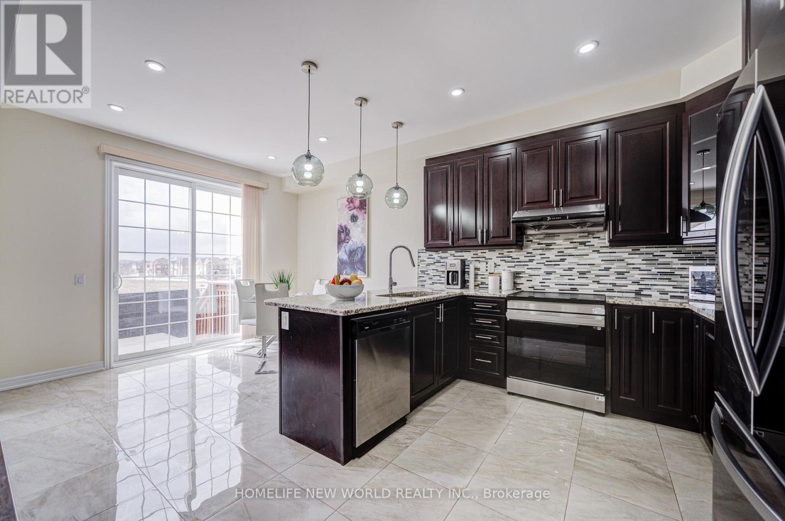 88 Roth Street, Aurora, Ontario  L4G 0W7 - Photo 12 - N12877202