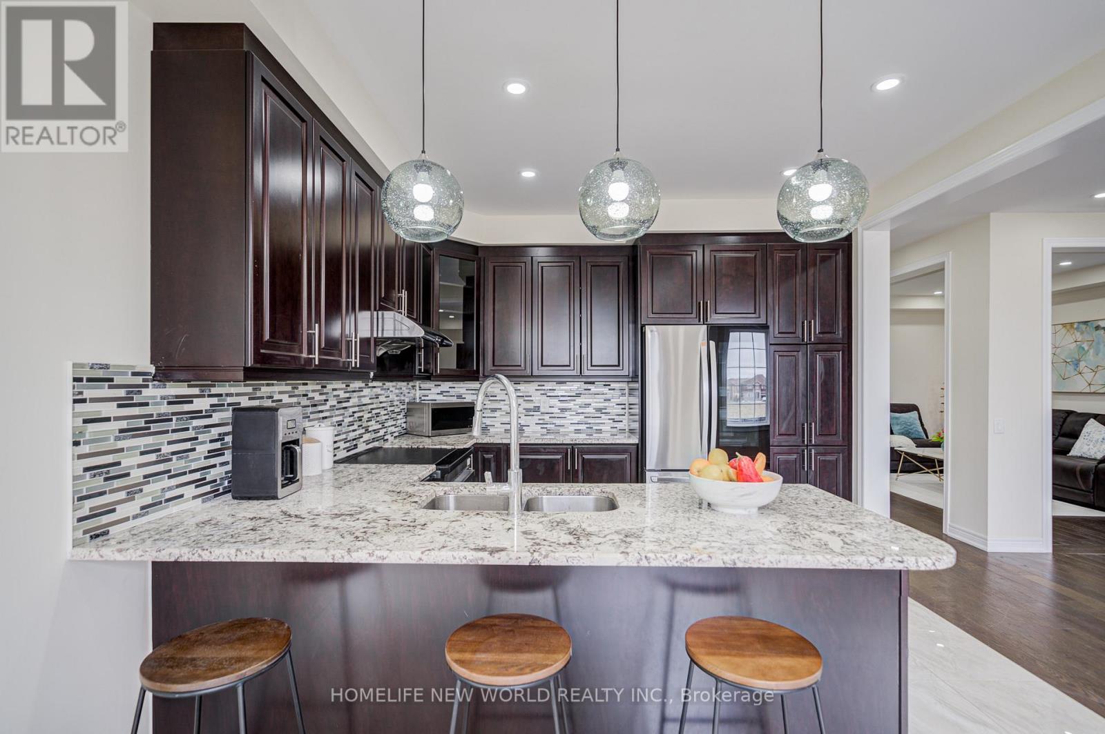 88 Roth Street, Aurora, Ontario  L4G 0W7 - Photo 11 - N12877202