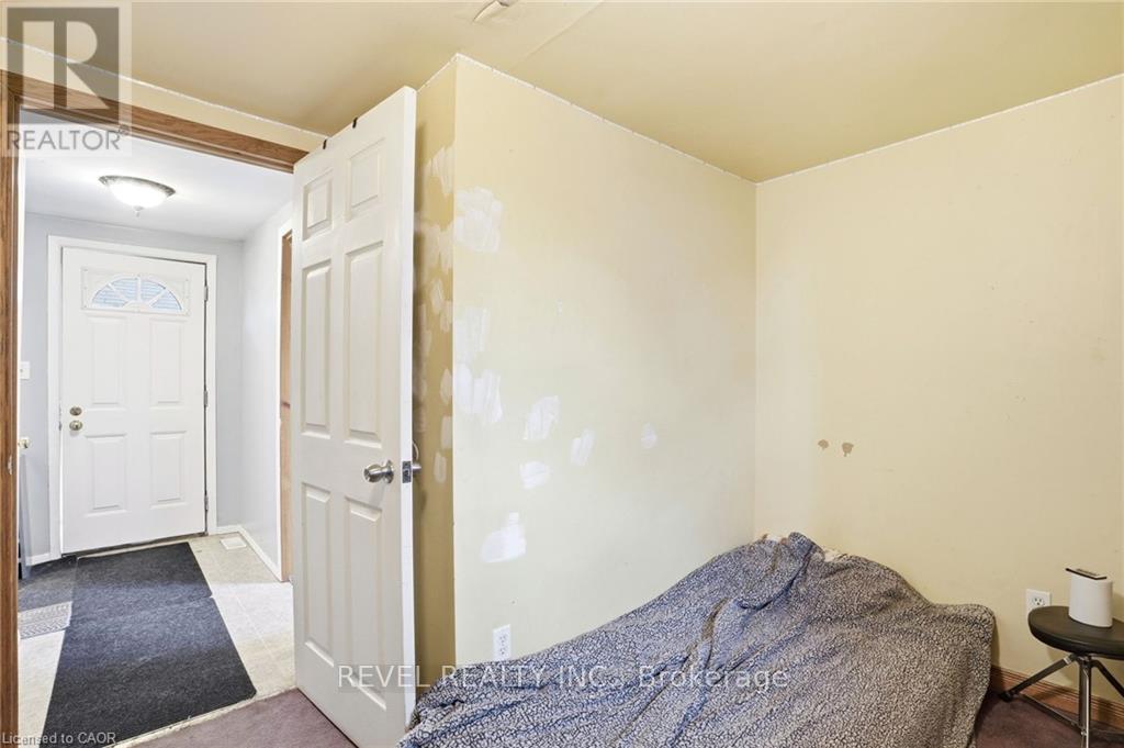 520 Alder Street E, Haldimand, Ontario  N1A 1E6 - Photo 12 - X12561854