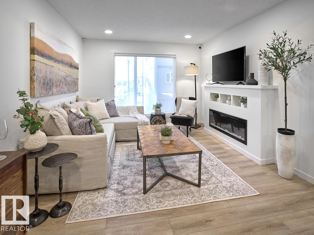 18738 18 Av Nw, Edmonton, Alberta  T6M 3E8 - Photo 2 - E4478642