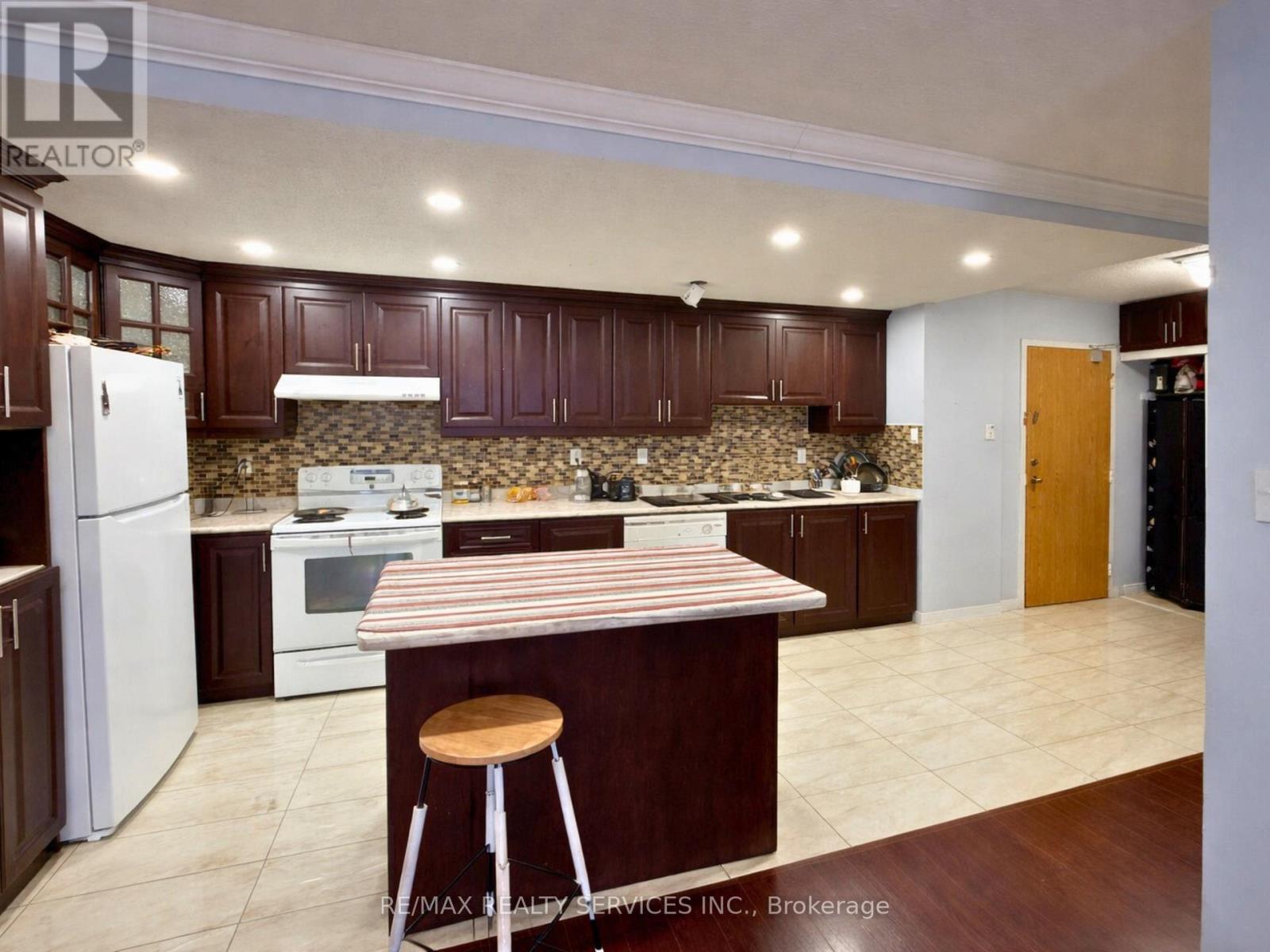 1401 - 4 Lisa Street, Brampton, Ontario  L6T 4B6 - Photo 7 - W12869540