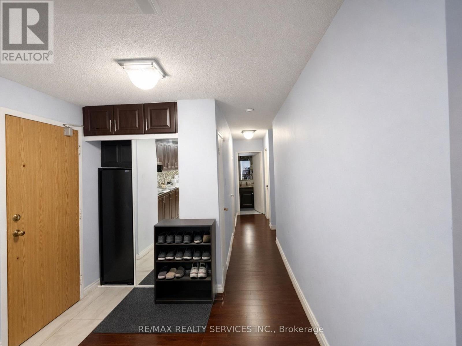 1401 - 4 Lisa Street, Brampton, Ontario  L6T 4B6 - Photo 4 - W12869540