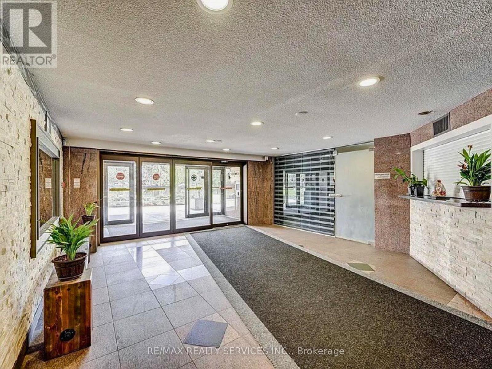 1401 - 4 Lisa Street, Brampton, Ontario  L6T 4B6 - Photo 3 - W12869540